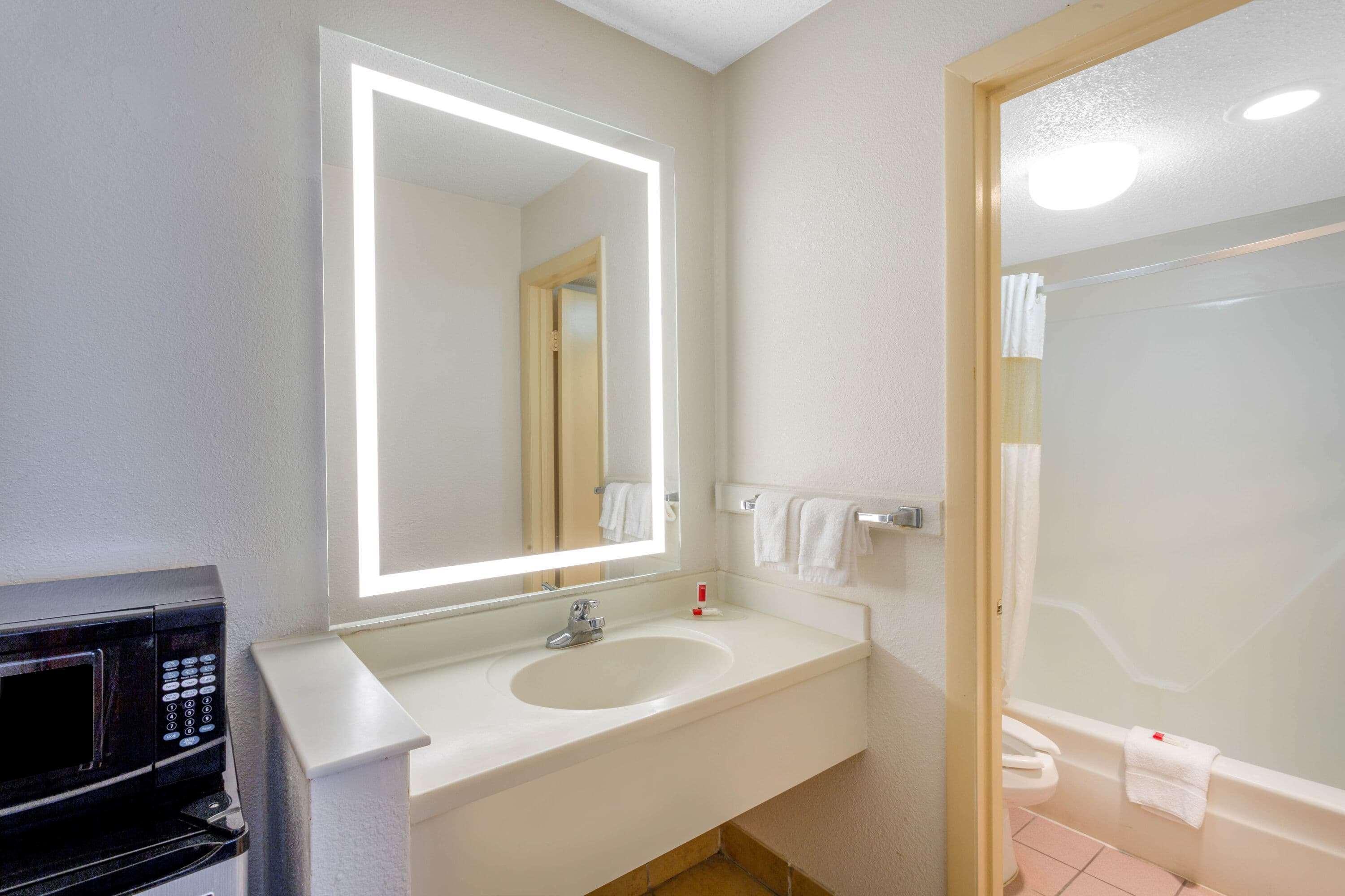 ฮาวเวิร์ด จอห์นสัน บาย วินด์แฮม เวอร์จิเนียบีช Motel ภายนอก รูปภาพ