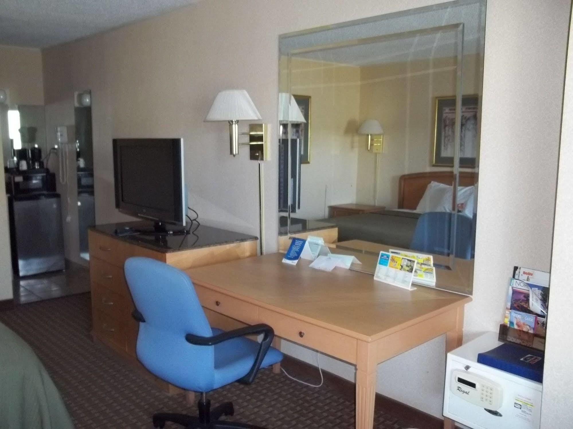 ฮาวเวิร์ด จอห์นสัน บาย วินด์แฮม เวอร์จิเนียบีช Motel ภายนอก รูปภาพ