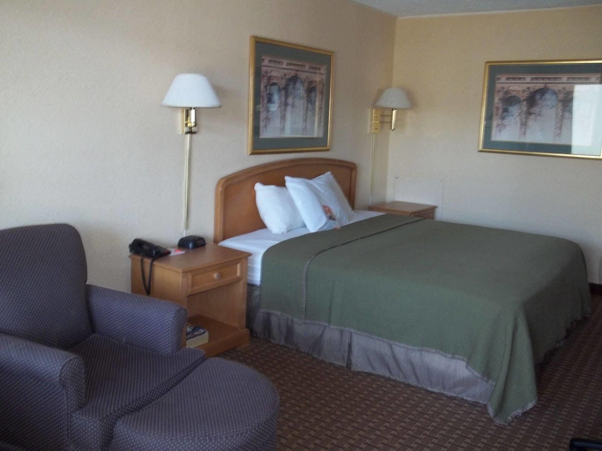 ฮาวเวิร์ด จอห์นสัน บาย วินด์แฮม เวอร์จิเนียบีช Motel ภายนอก รูปภาพ