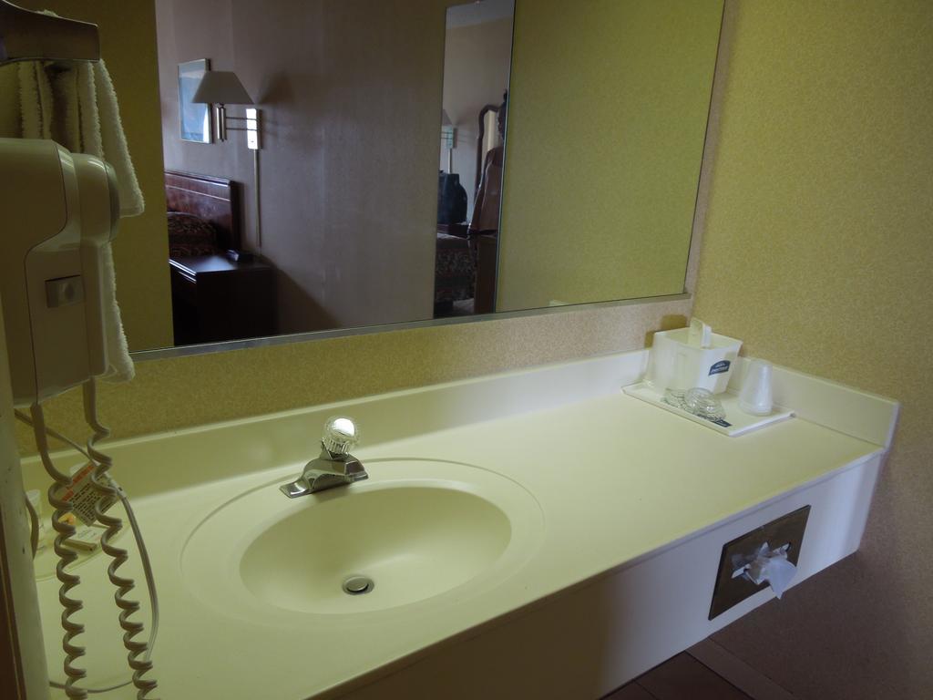 ฮาวเวิร์ด จอห์นสัน บาย วินด์แฮม เวอร์จิเนียบีช Motel ภายนอก รูปภาพ